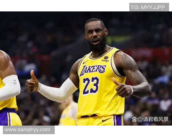 詹姆斯成就历史里程碑首位球员达成4万分1万板1万助的壮举